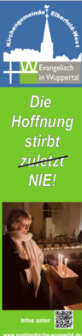 Ein Info-Banner der Kirchengemeinde Elberfeld-West mit dem Zitat: „Ich bin froh, dass ich euch habe“. Es zeigt zwei Frauen, die gemeinsam in einem Buch lesen.